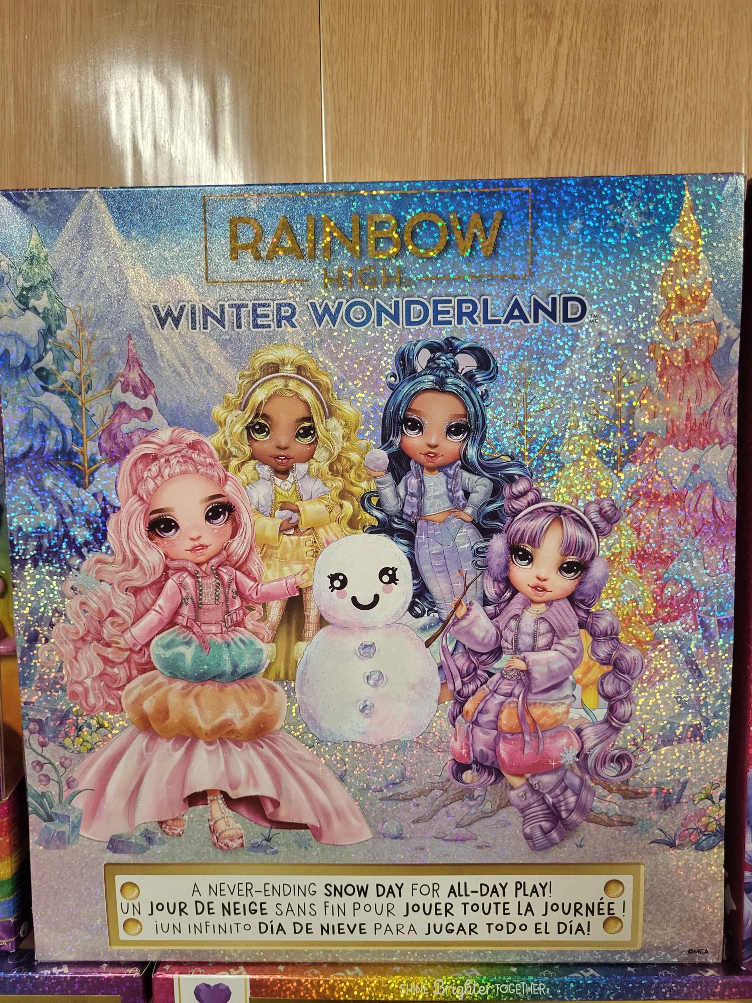 Кукла Rainbow High Winter Wonderland Белла Рейнбоу Хай Зимние наряды