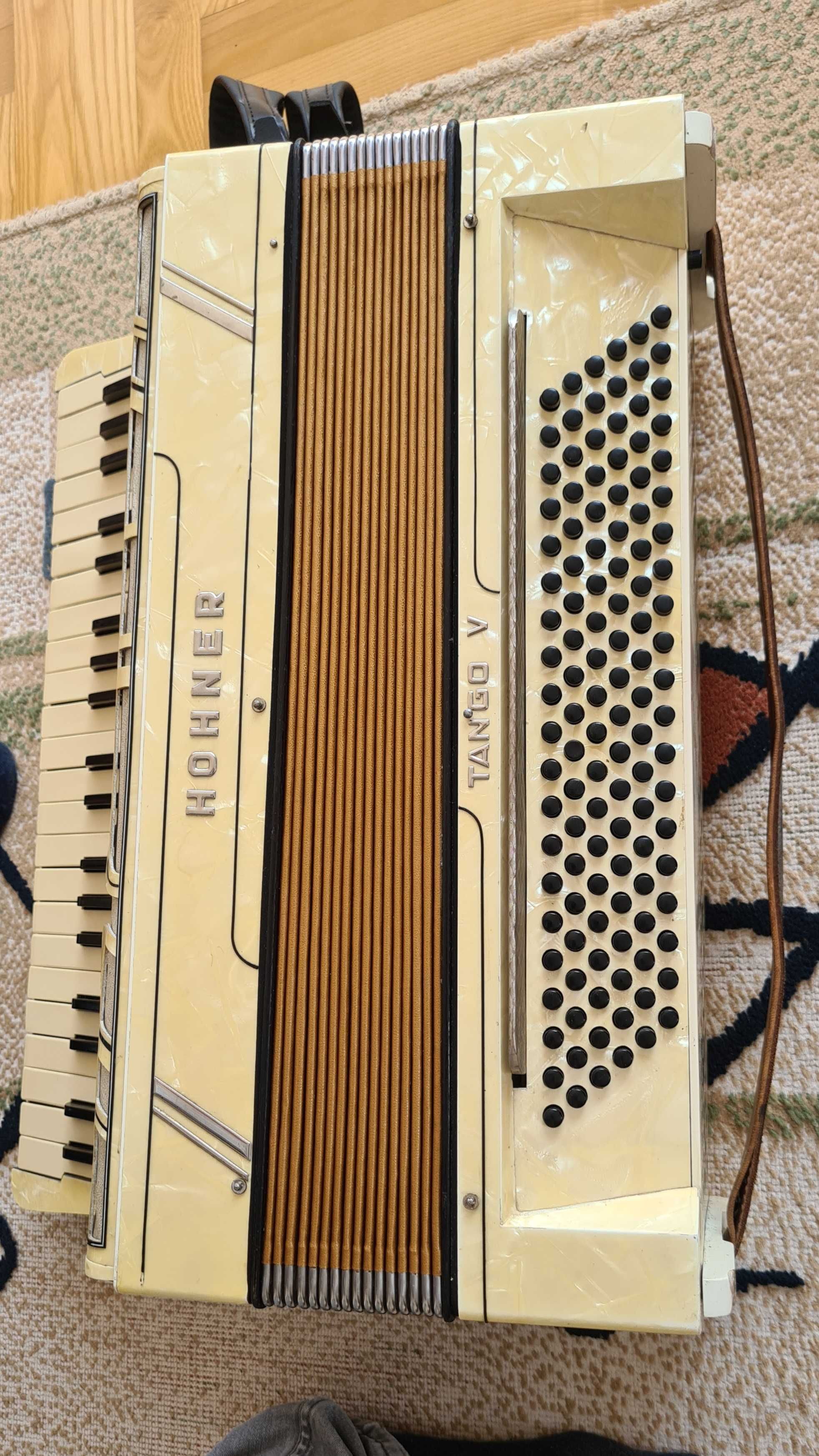 Akordeon HOHNER Tango V  120 basów