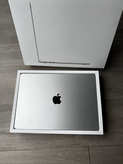 Apple MacBook Air M4 15,3”