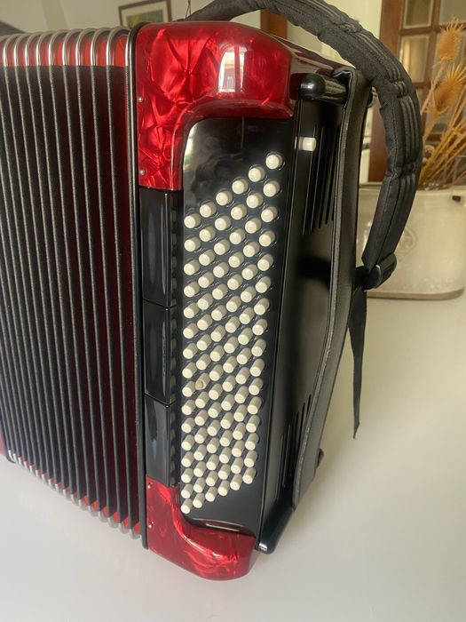 Acordeão hohner nova III 96