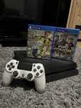 PS4 + Pad + 2 gry