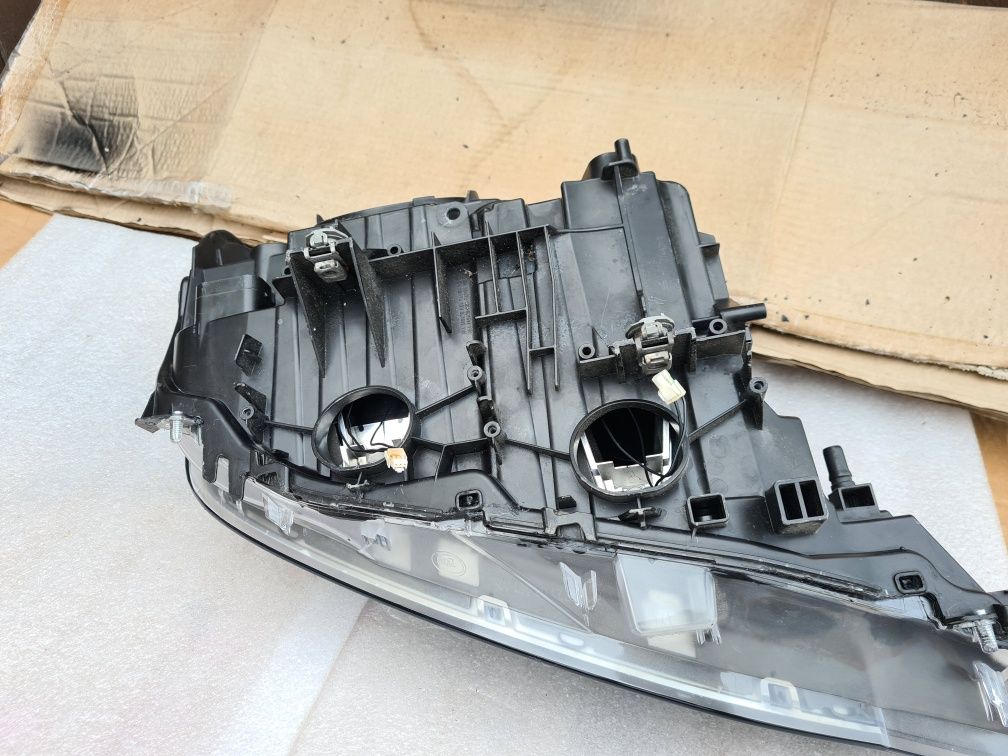 Lampa Bi xenon skrętny dynamic BMW f30