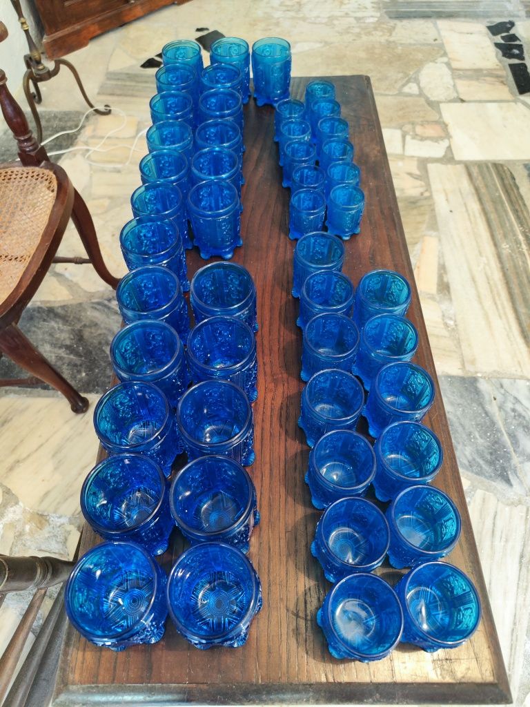 Serviço de copos azuis
