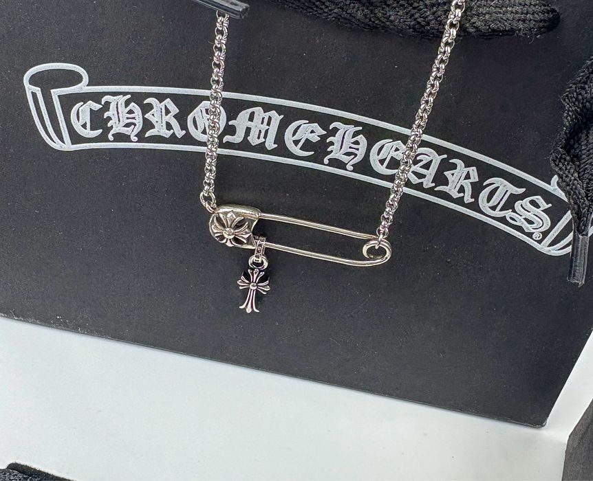 Підвіска Chrome Hearts з булавкою та хрестом