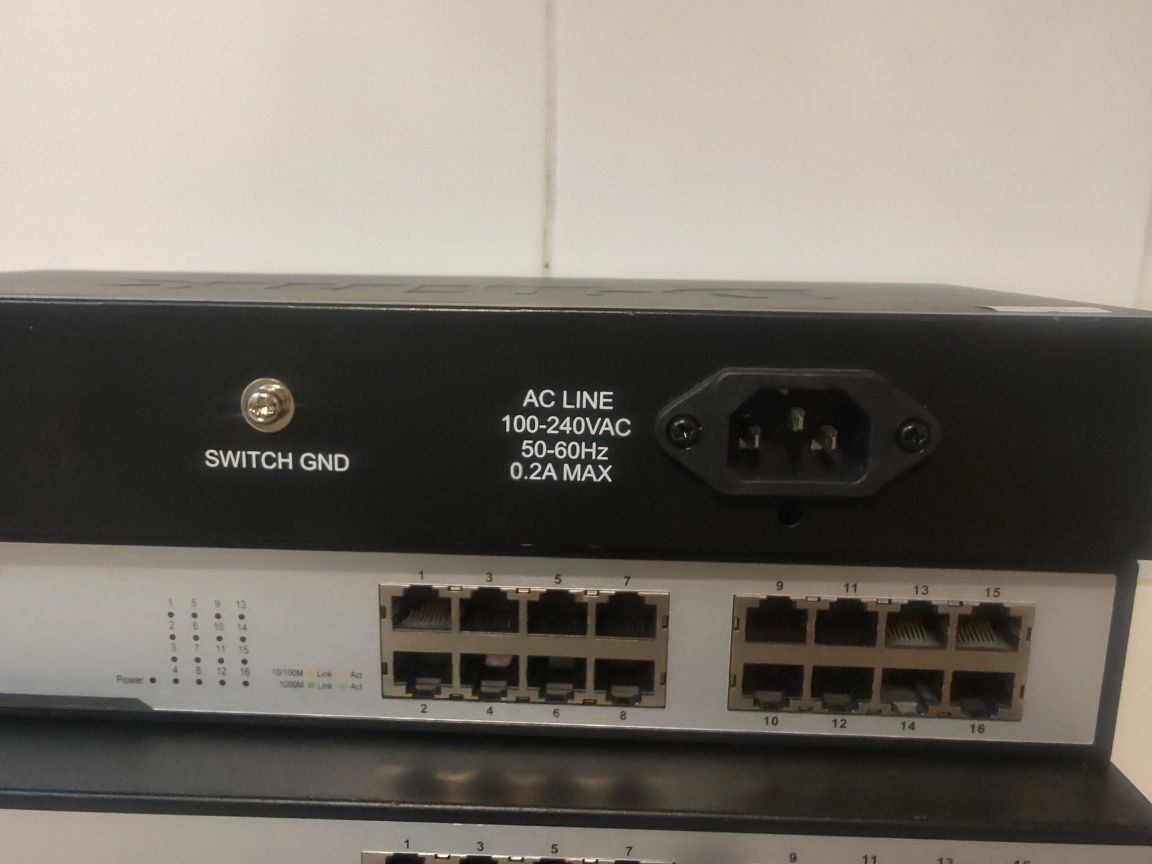 Комутатор D-Link DGS-1016D