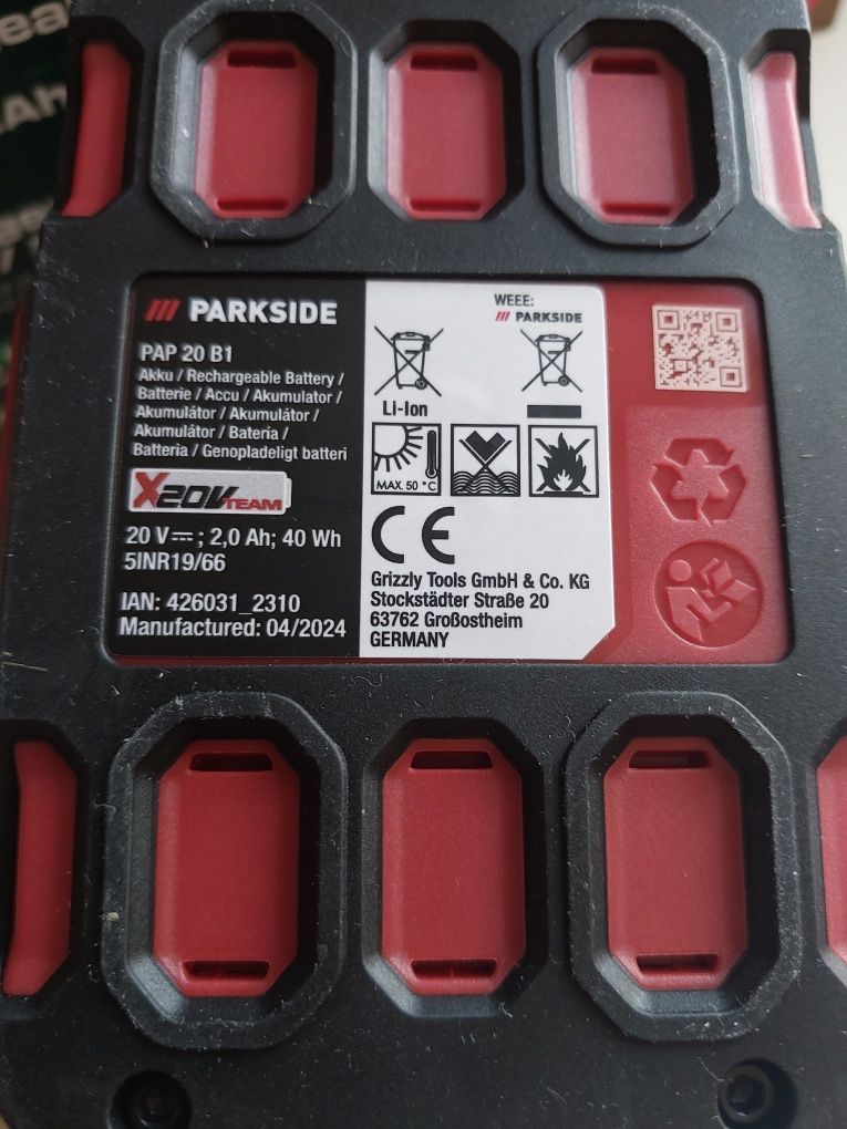 Зарядное устройство PARKSIDE 20 V с акб 2 Ач,  дата  04.2024 год