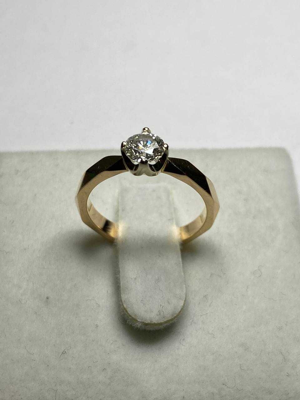 Золотое кольцо 585 с бриллиантом.