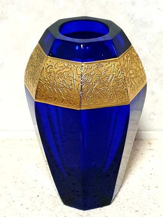 Rara antiga jarra em vidro MOSER bohemia  azul cobalto com ouro