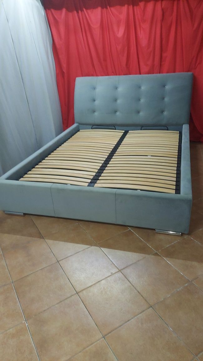 Łóżko sypialniane 160x200 tapicerowane szare z pojemnikiem na pościel