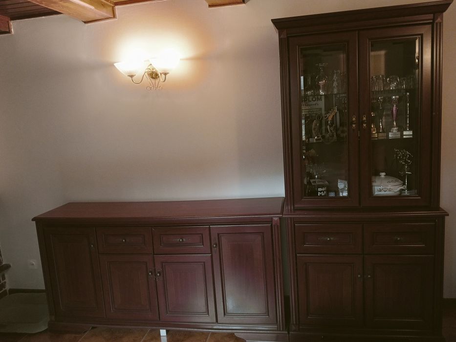 Sprzedam komody z witryną