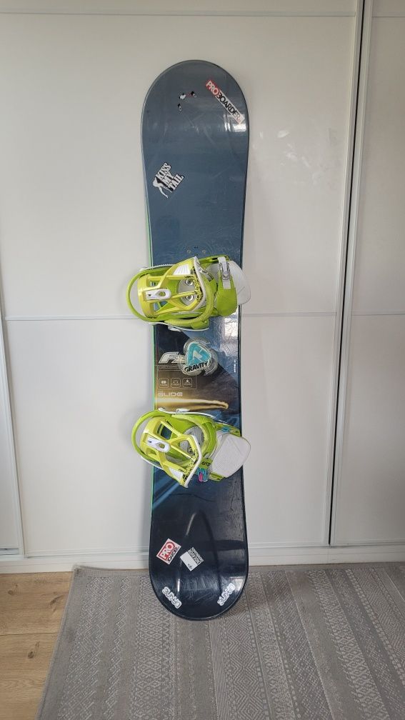 Deska snowboardowa F2 149 cm z wiązaniami