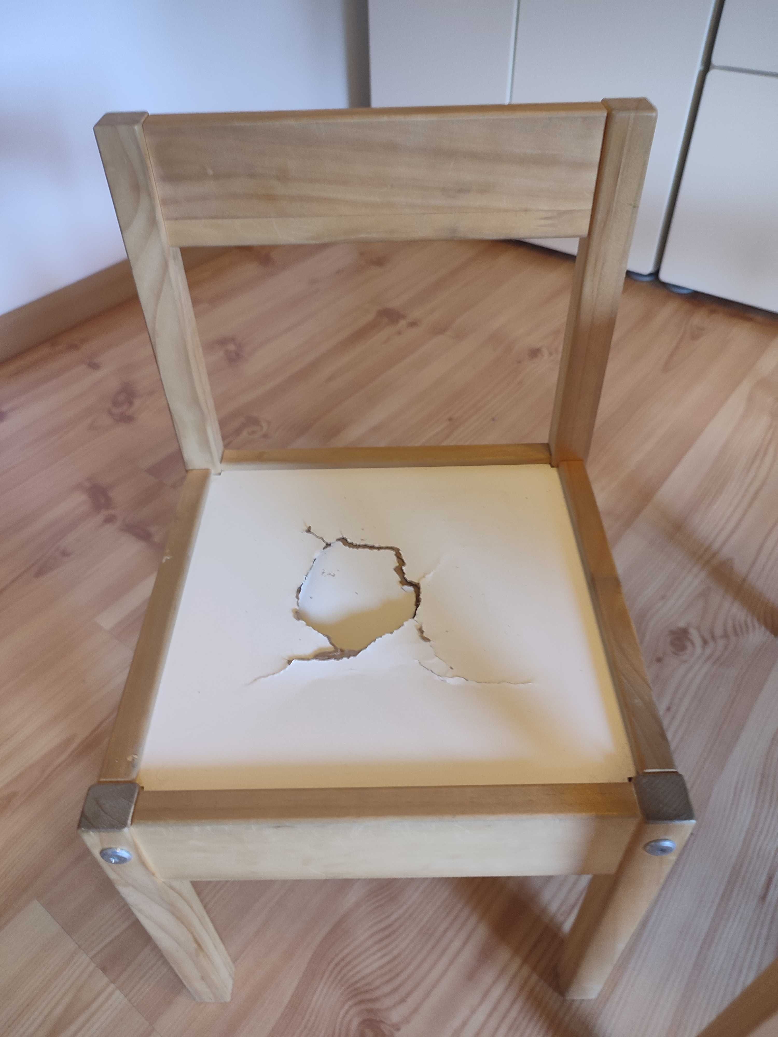 Stolik dziecięcy Ikea i dwa krzesełka