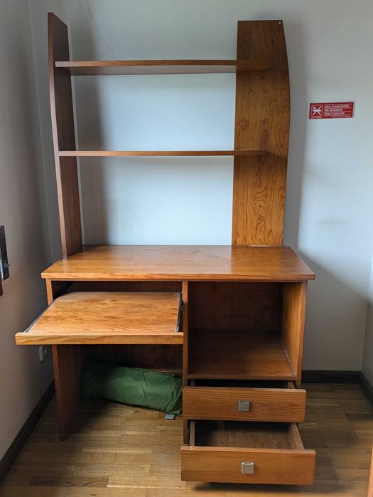 Secretárias em madeira