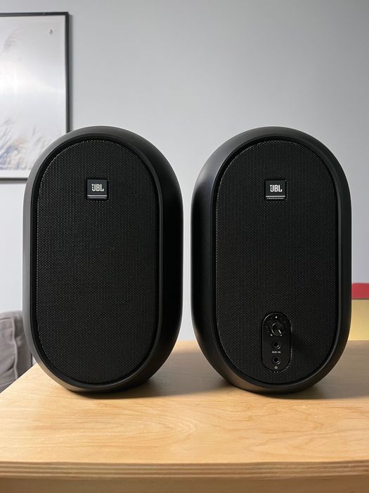 JBL One Series 104