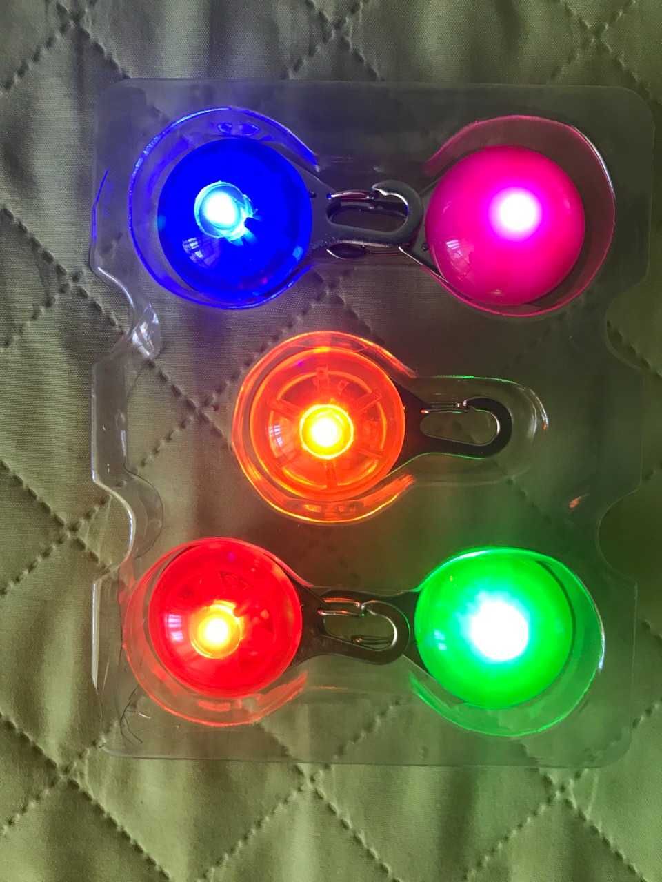 Нові багатоцелеві сяючі led брелки на карабіні для тварин і не тільки.