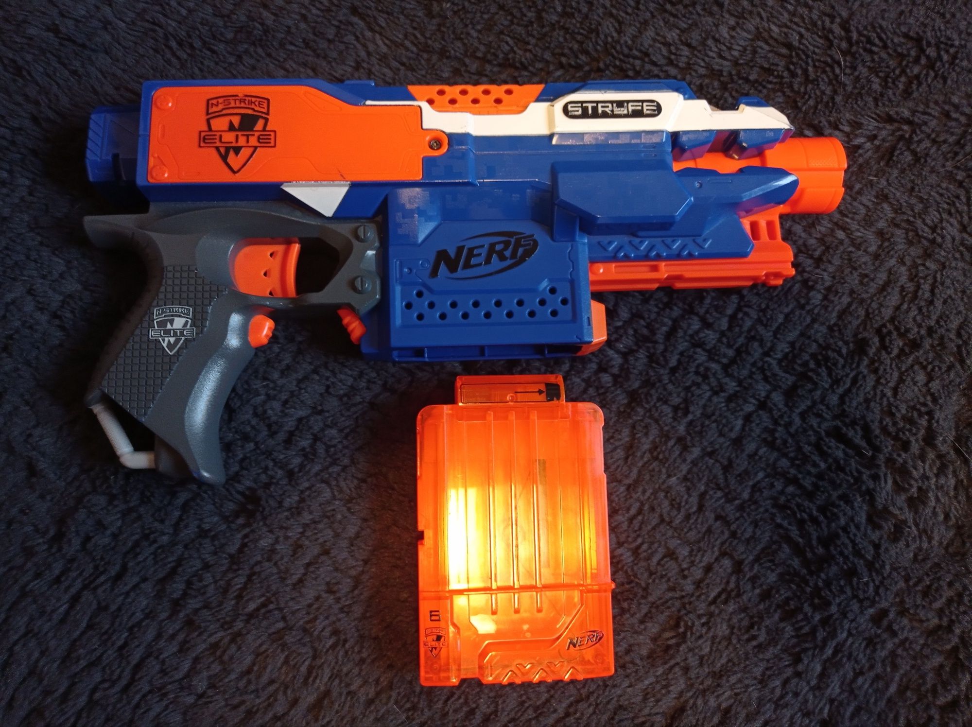 Zestaw 4 pistoletów NERF + magazynek + pasek na strzałki + strzałki