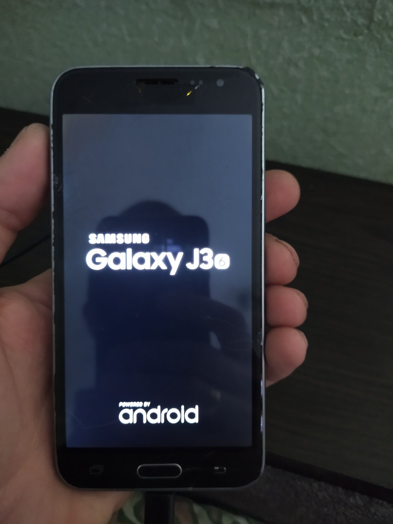 Продам  SAMSUNG j3