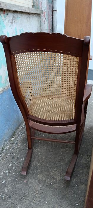 Cadeira baloiço em palhinha