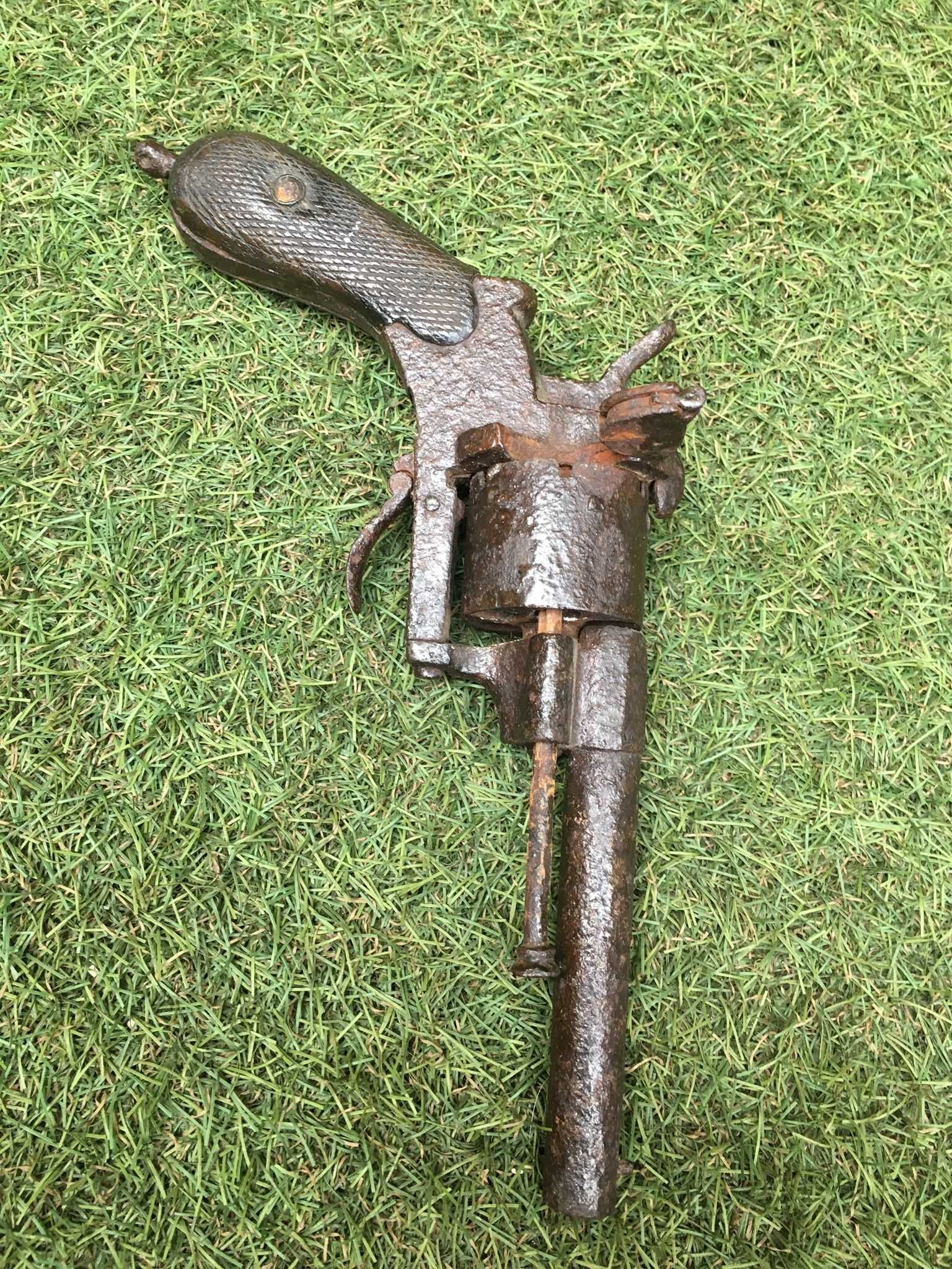 Revolver antigo obsoleto, para coleção