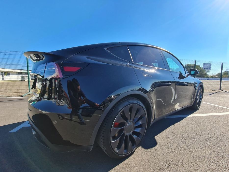 Tesla Model Y Dual Motor Performance 2021