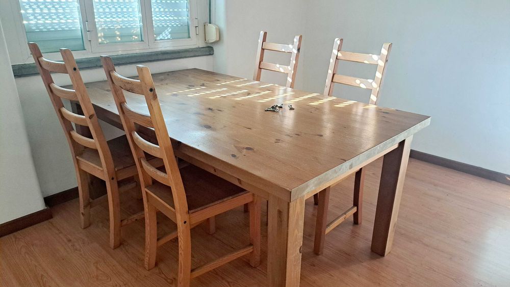 Mesa de Jantar Forsby com cadeiras de pinho