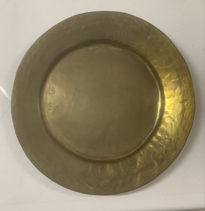 Prato dourado decorativo em latão