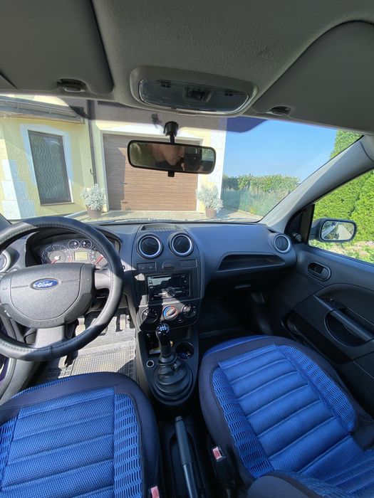 Продаю Ford Fiesta 1.3 2005
