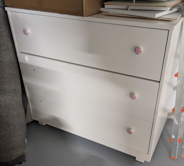 Cómoda madeira maciça lacada de branco (Paços de Ferreira)
