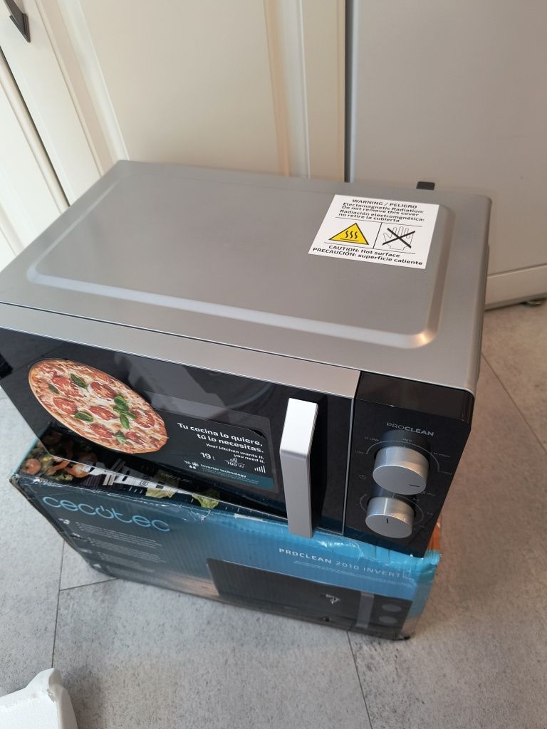 Kuchenka mikrofalowa Cecotec proclean