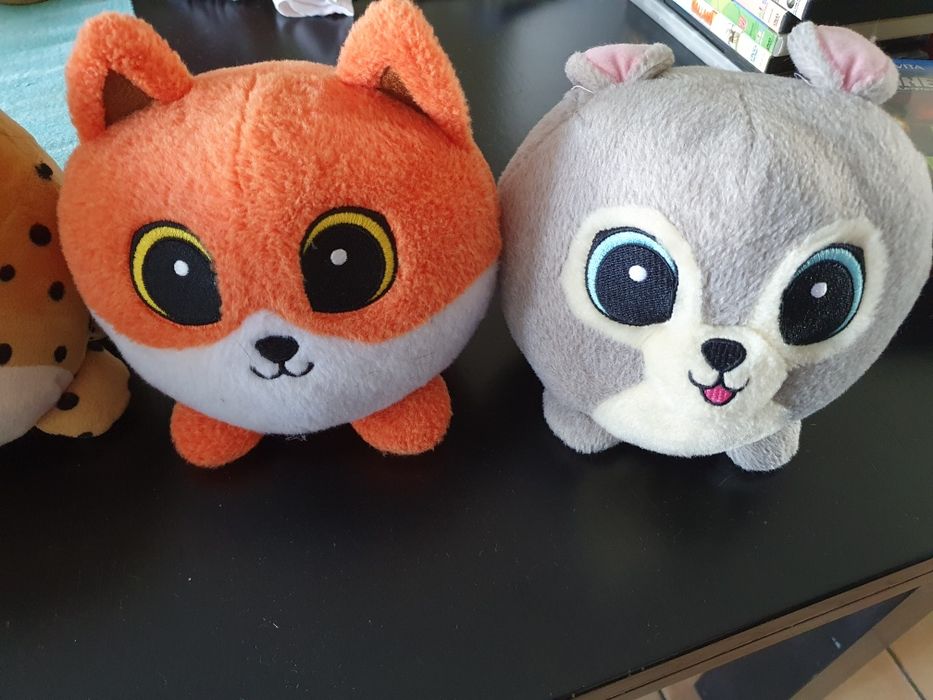 2 peluches emoji e 4 pingo doce