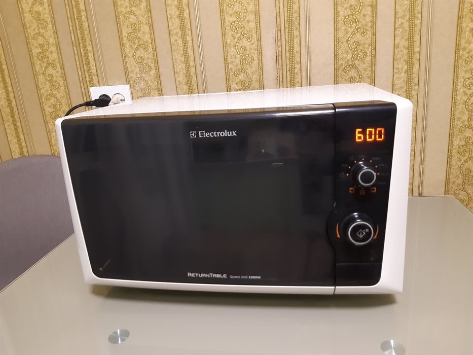 Продам микроволновку мікрохвильовку піч гріль Electrolux