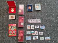 Stare odznaki i znaczki pocztowe