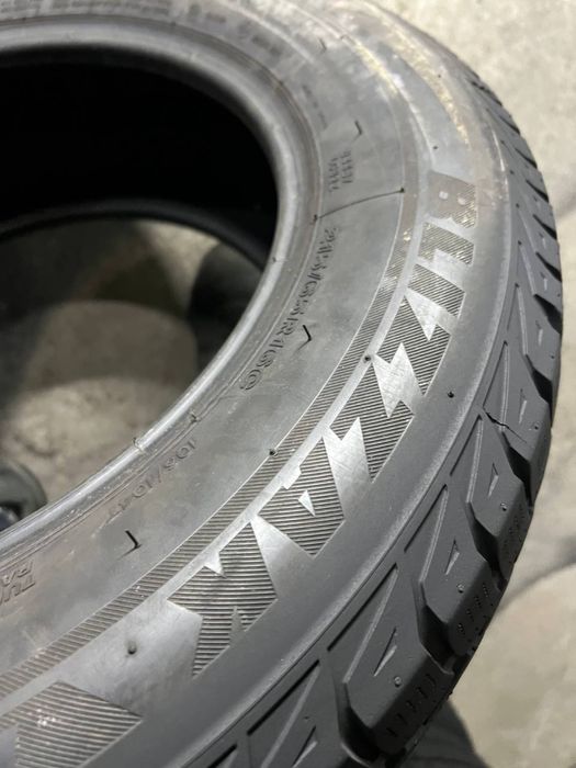 Автошини зимові BRIDGESTONE 215/65/16С (2шт)Колеса,Гума,Скати, Шини)