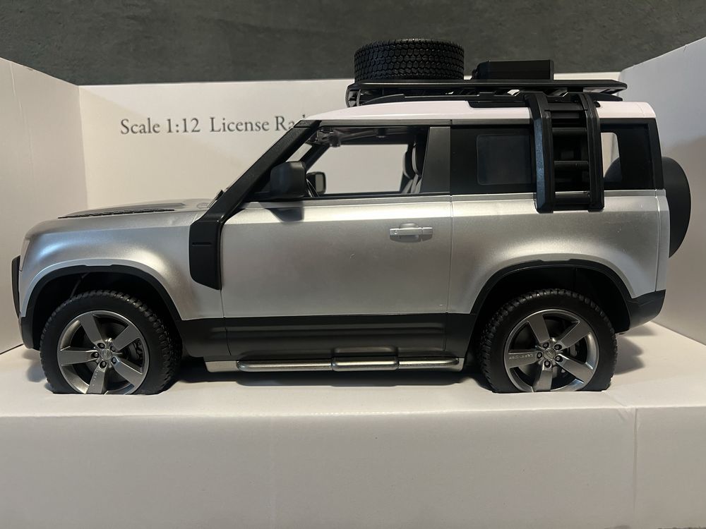 Auto sterowane na pilota Land Rover Defender 90 1:12