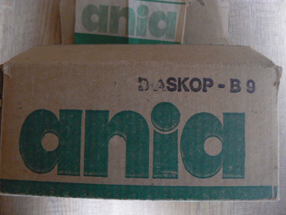 Rzutnik (projektor, diaskop) Ania Z PRL, plus 6 bajek .