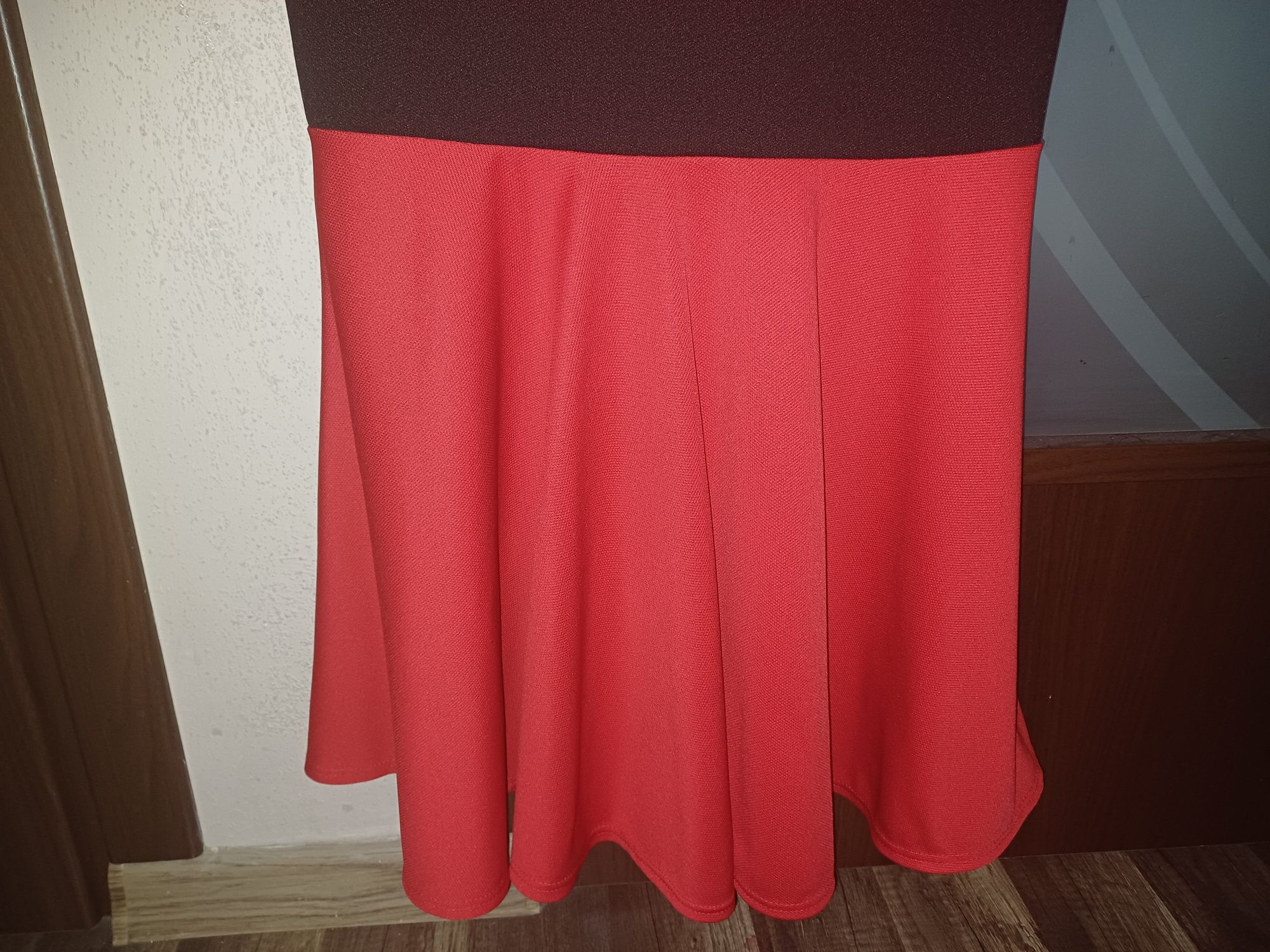 Sukienka bez rękawów z koronką 42 (XL)