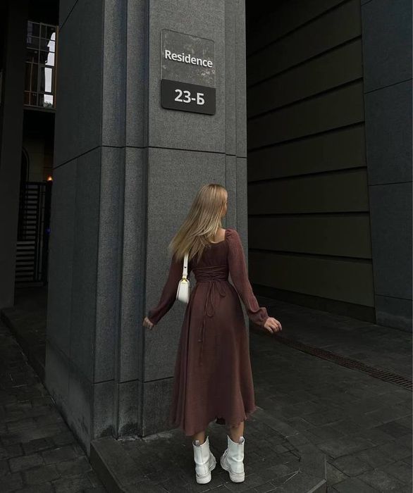 Сукня зі шнурівкою на спині