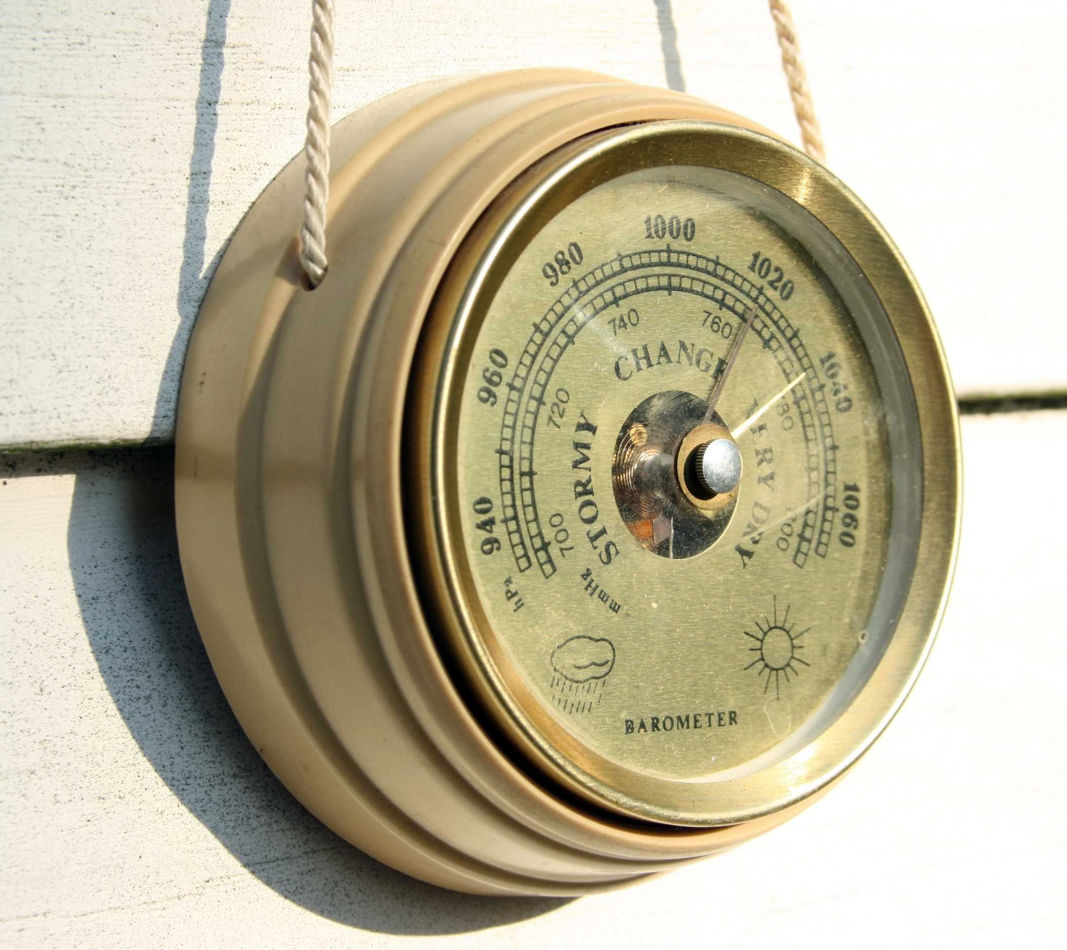 zabytkowy barometr na sznurku barometer vintage