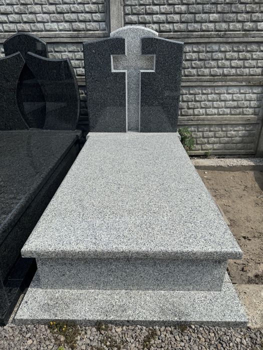 Nagrobek granitowy, pomnik na cmentarz