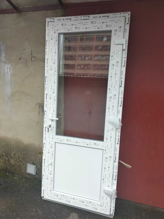 Двери  металлопластик новые