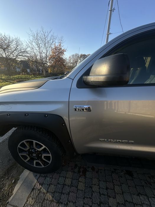 Toyota Tundra 2016 5.7
