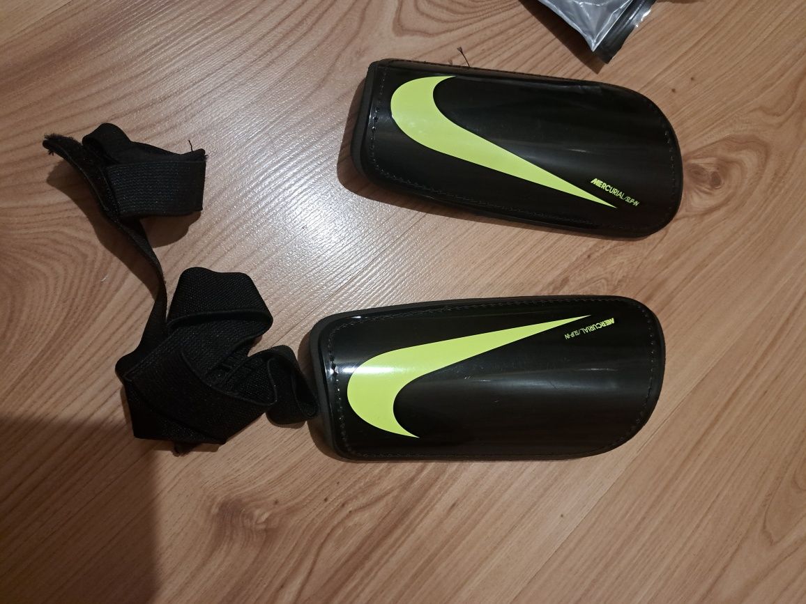 Ochraniacze Nike rozm L NOWE