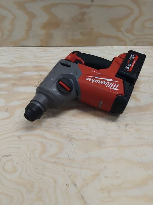 Milwaukee M18 FH młotowiertatka z akumulatorem 5,5Ah