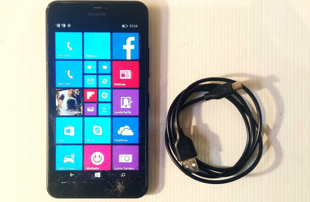 Telemóvel smartphone Microsoft Lumia 640 XL LTE C/ Defeito