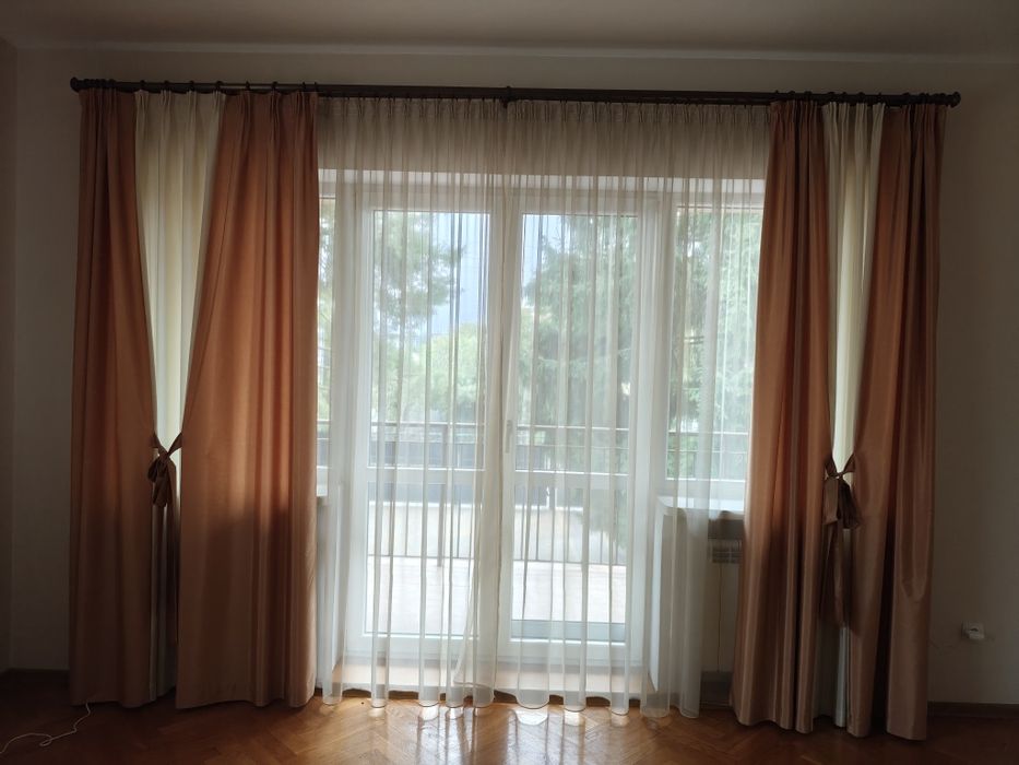 Firany beżowe, na taśmie