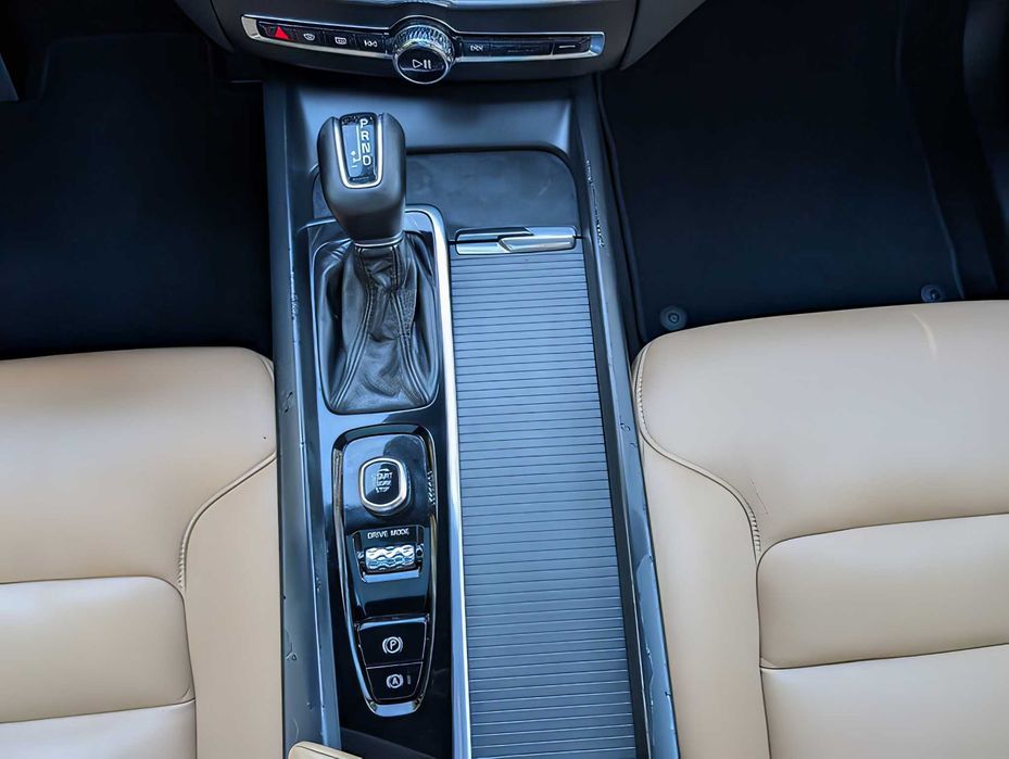 Volvo XC60      2020