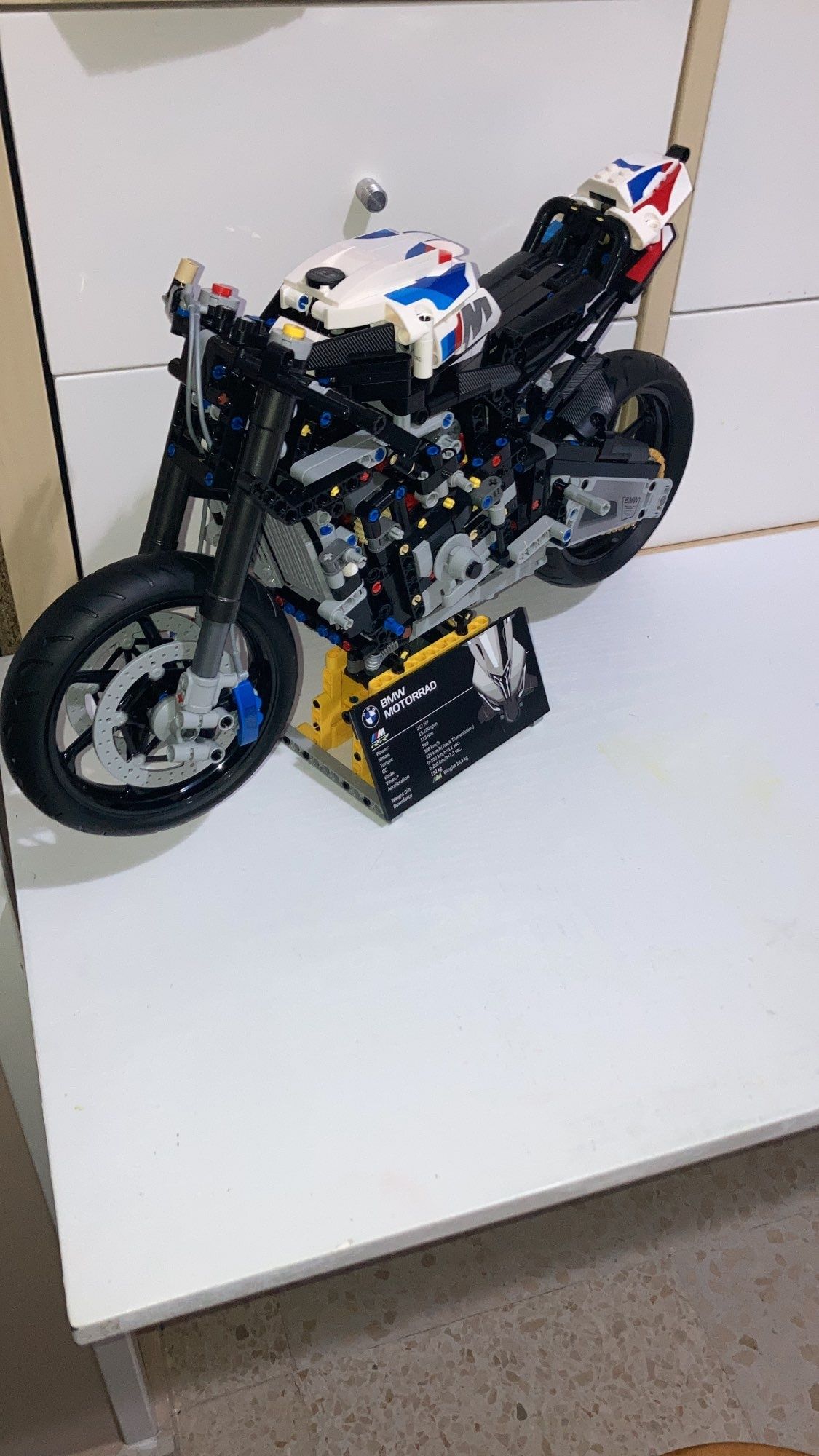 BMW 1000RR completa em lego