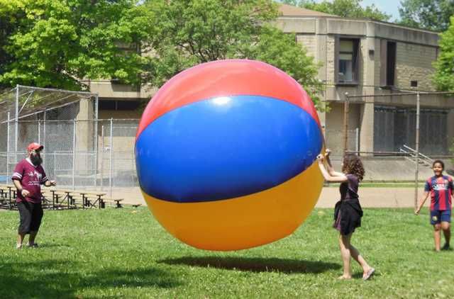 Gigantyczna piłka plażowa 200 cm z wytrzymałego materiału 0,22 mm