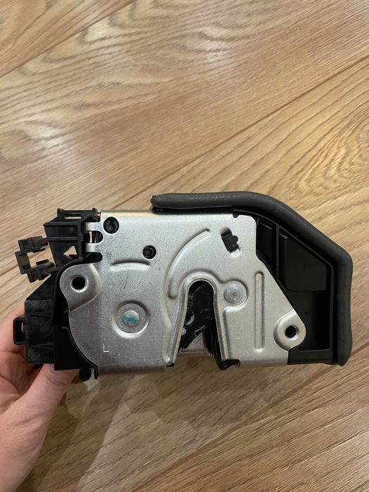 Дверний замок для BMW задній лівий(або передній лівий)