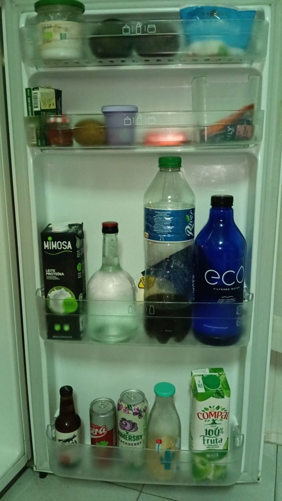 Frigorífico LG lowfrost com arca vertical Zanussi
